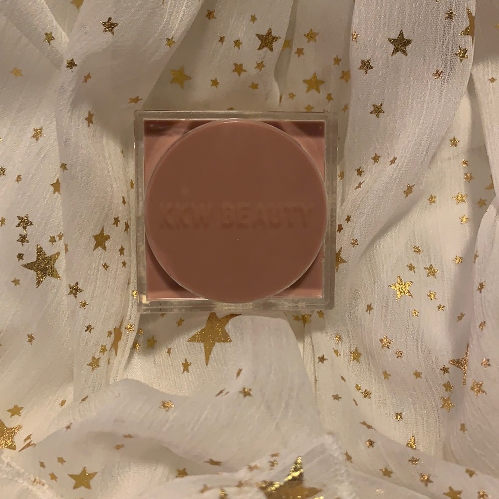 KKW Beauty Bake Powder in Shade #1